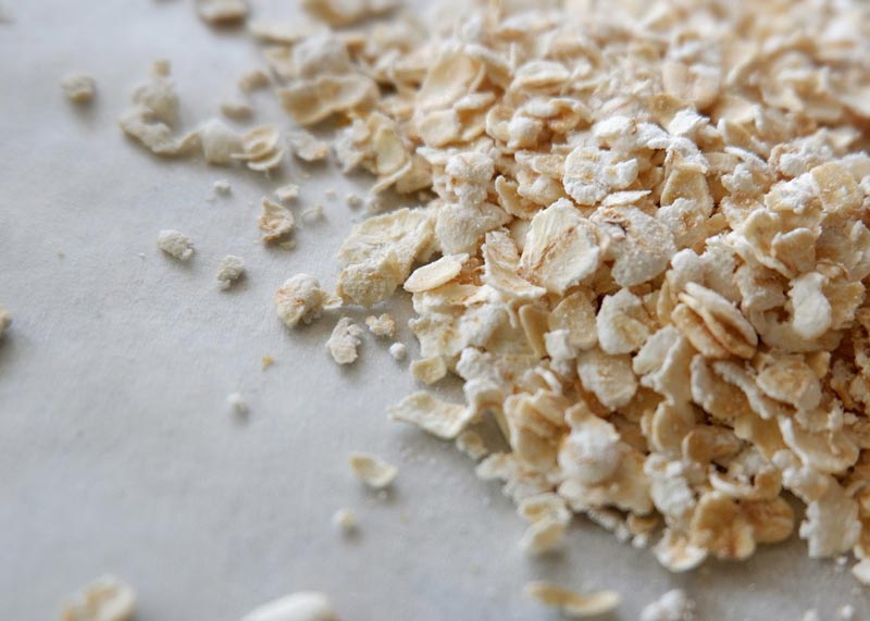 Limpieza facial con avena para piel grasa o joven